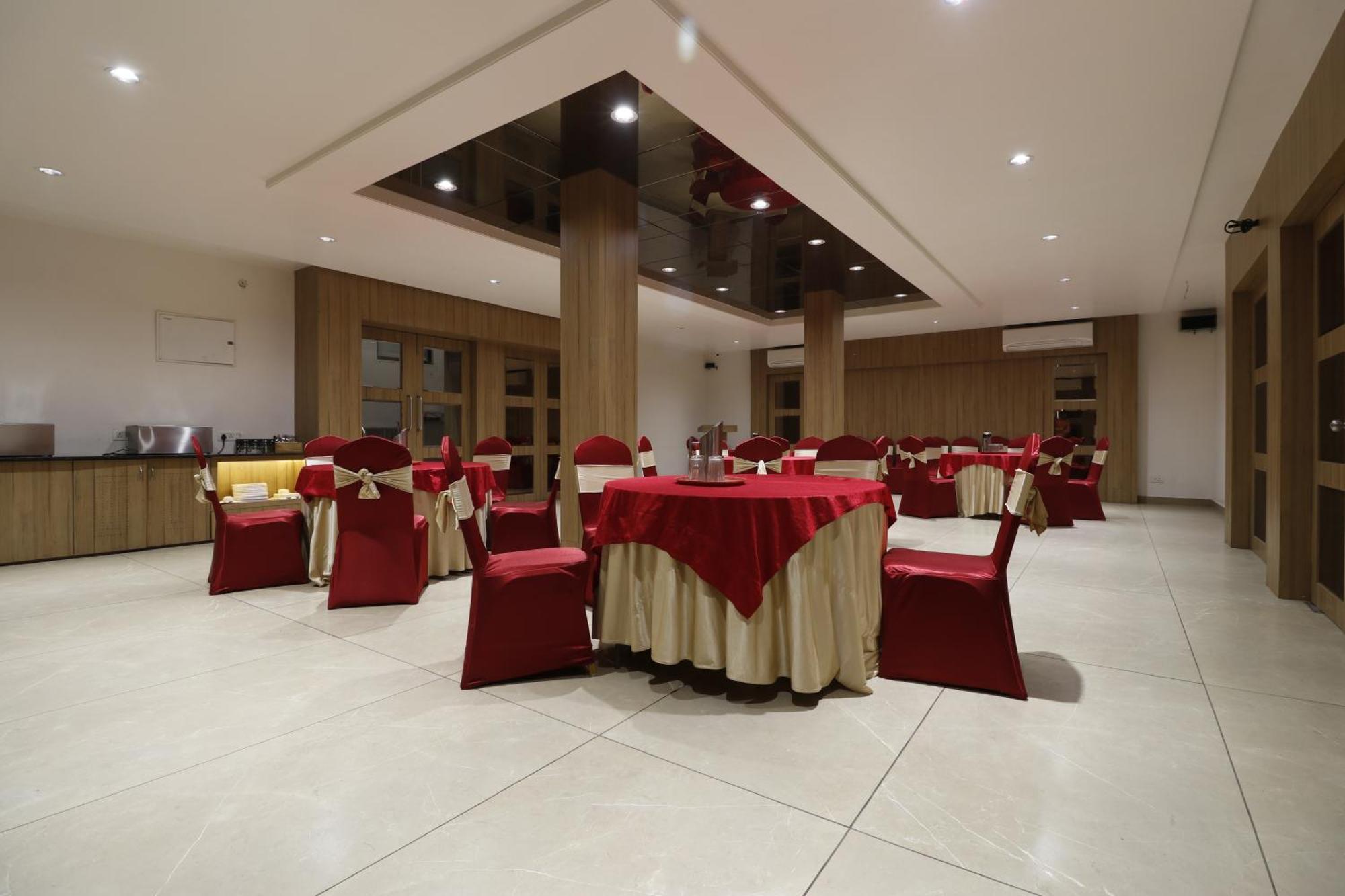 Hotel Yatri Нагпур Экстерьер фото