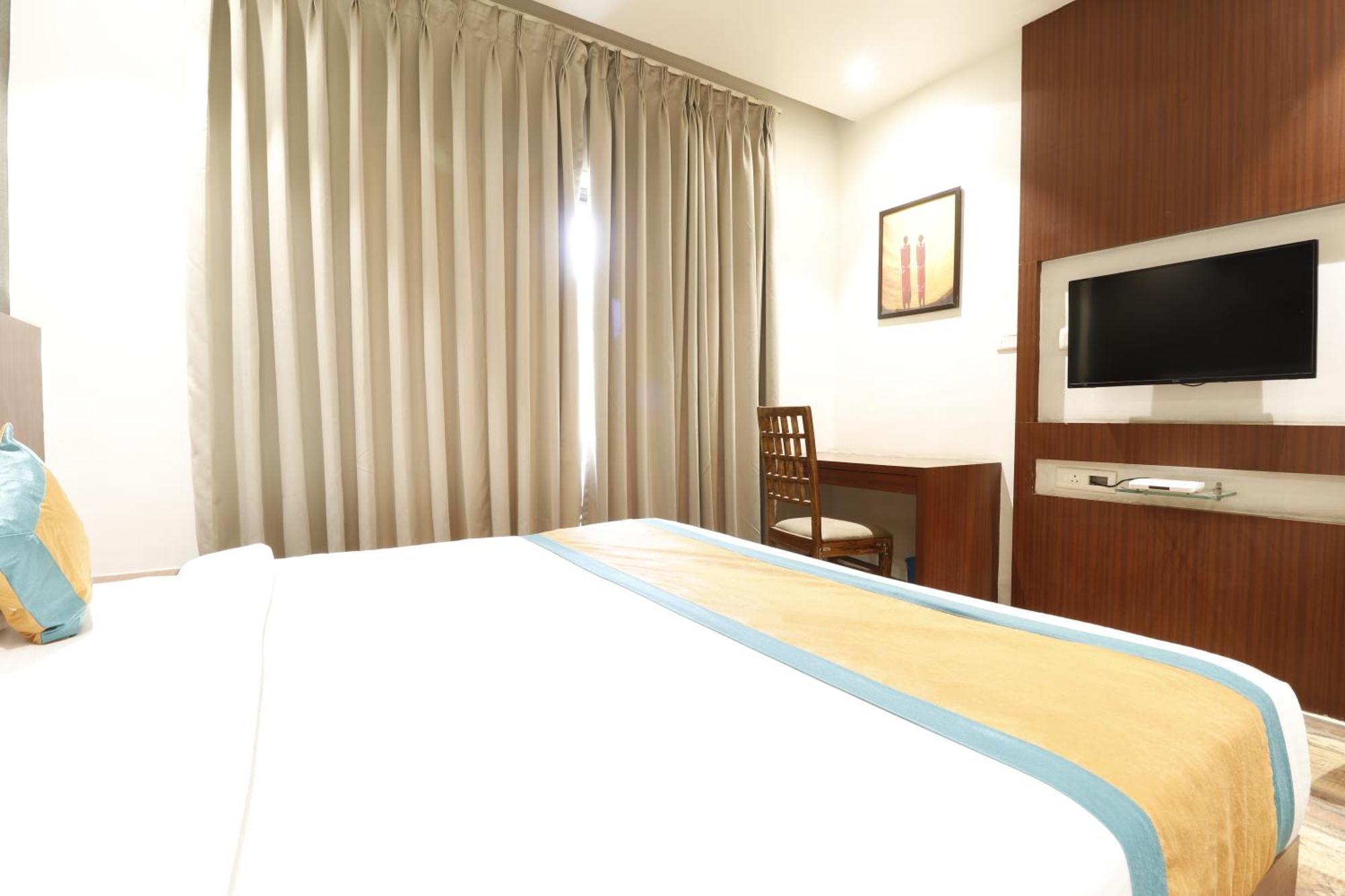 Hotel Yatri Нагпур Экстерьер фото