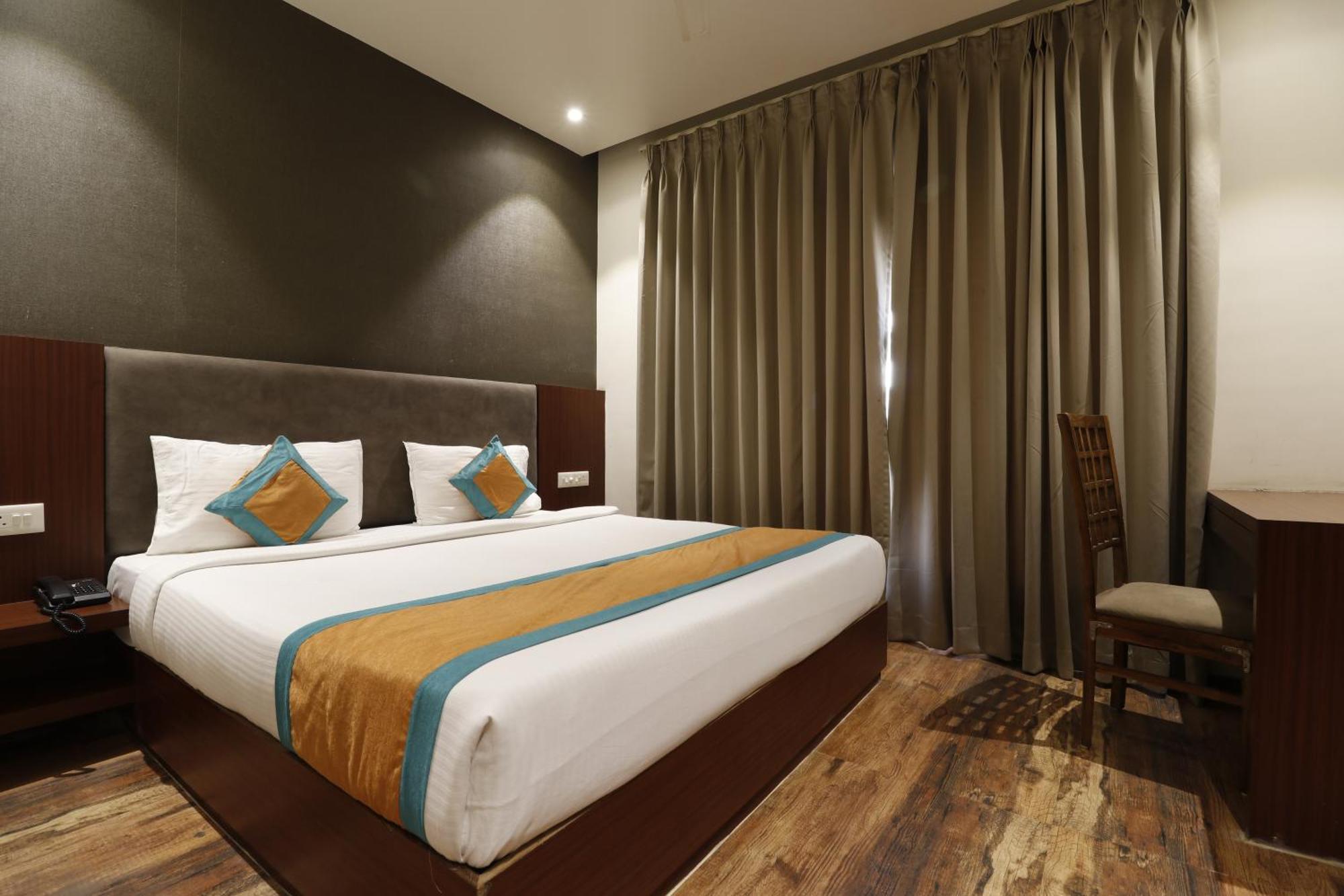 Hotel Yatri Нагпур Экстерьер фото